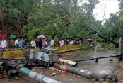 চট্টগ্রামে ঝড়ো হাওয়া ও ভারী বৃষ্টিতে লন্ডভন্ড