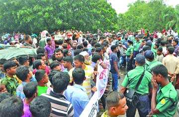 মহাসড়কে অটোরিকশা বন্ধের প্রতিবাদ, সংঘর্ষ

