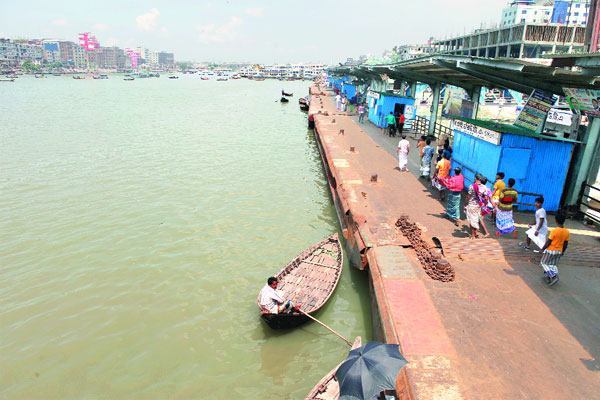 ব্যবসা-বাণিজ্যে হঠাৎ আঘাত