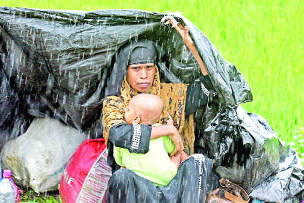 বৃষ্টিতে রোহিঙ্গাদের দুর্ভোগ চরমে