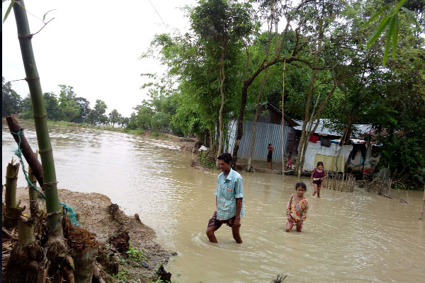 বন্যা পরিস্থিতির অবনতি