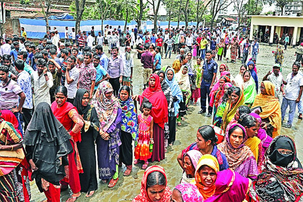 এই ভোটে কার সঙ্গে কার যুদ্ধ