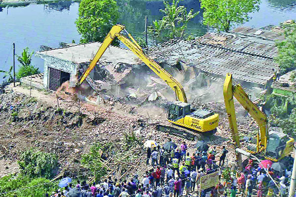 তুরাগের ১৮৫ অবৈধ স্থাপনা উচ্ছেদ, বাধা 