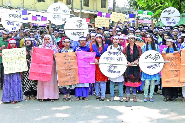 বিতর্ক পিছু ছাড়ছে না ভিসিদের