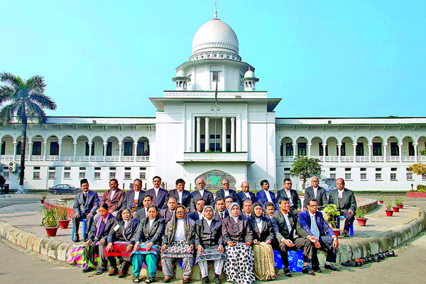 প্রশান্তির খোঁজে পেশাজীবীরা