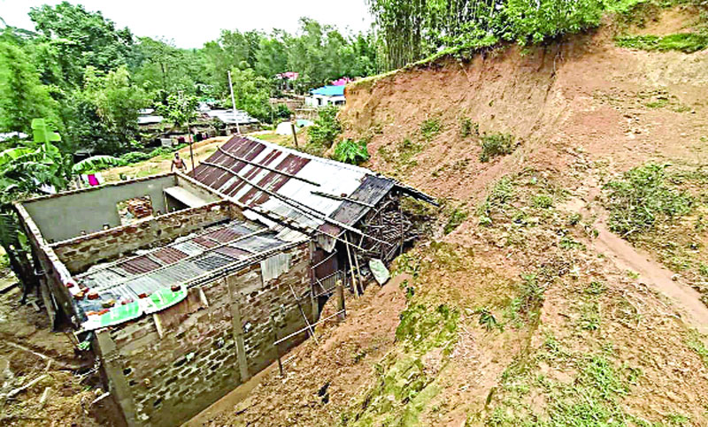 সিলেটের পাহাড়ে ঝুঁকিপূর্ণ বসতি