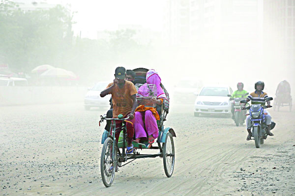 বর্ষা যেতেই বায়ুদূষণের শীর্ষে ঢাকা