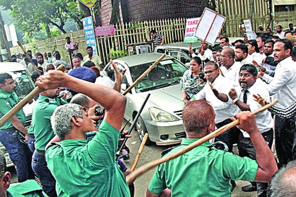 আইনজীবী-পুলিশ সংঘর্ষ