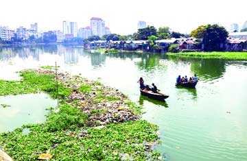 বিলীন হচ্ছে গুলশান লেক 