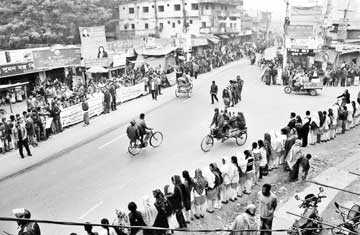 সন্ত্রাস-সহিংসতার বিরুদ্ধে গাইবান্ধার হাজারো মানুষ
