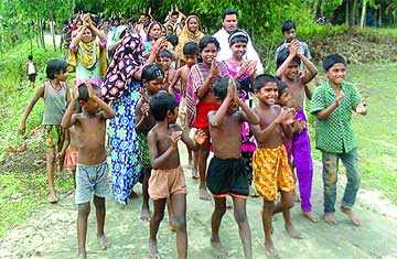 আনন্দে ভাসছে ছিটমহল, কাল রাতে উড়বে বেলুন 