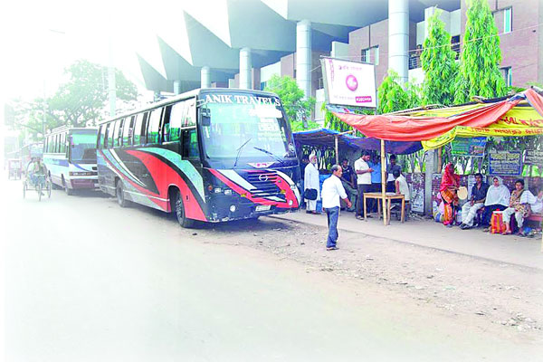 রাজশাহীর ফুটপাথ ব্যবসায়ীদের দখলে
