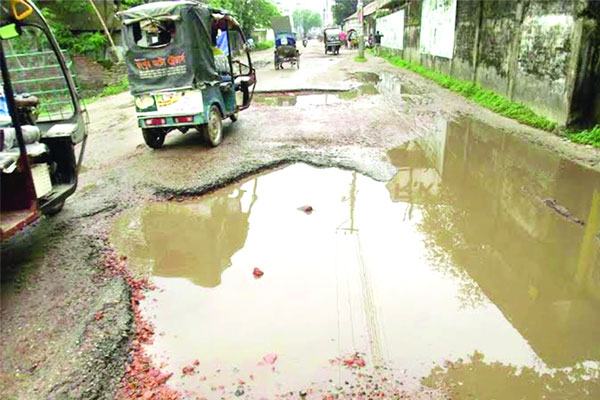 রসিকের অধিকাংশ সড়ক খানাখন্দে বেহাল