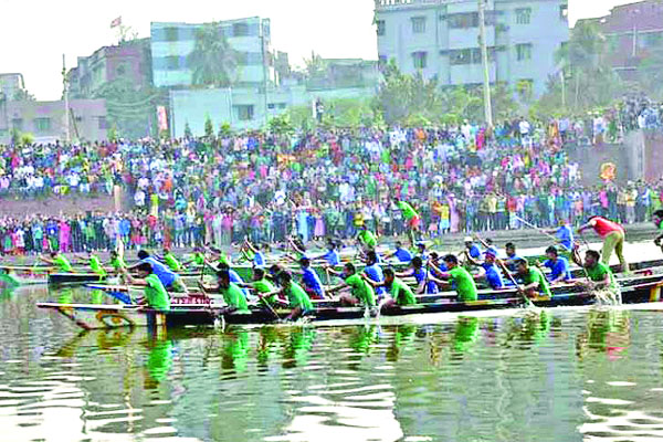 হাতিরঝিলে নৌকাবাইচ