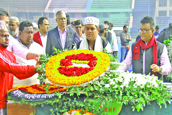  মিলুর কফিনে ফুল দিয়ে শেষ শ্রদ্ধা