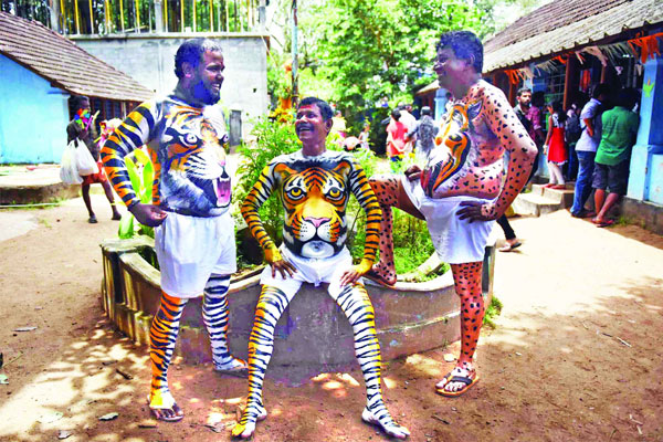 ভারতের কেরালার ত্রিসুরে শুরু হয়েছে ‘পুলিকালি’ বা বাঘ নৃত্য