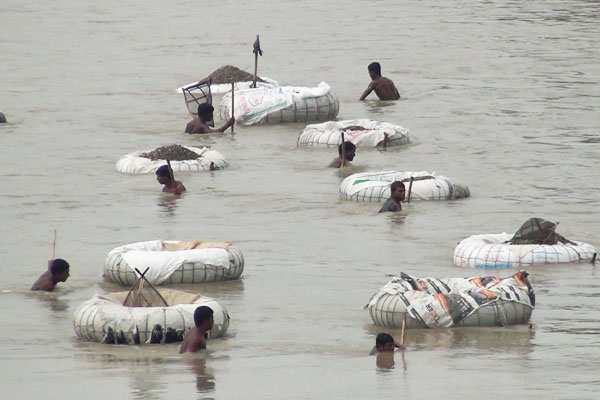 মহানন্দার পাথুরে জীবন