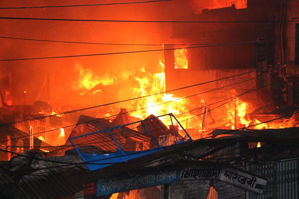 লাকসামে ভয়াবহ অগ্নিকাণ্ডে ২০০ কোটি টাকার ক্ষয়ক্ষতি