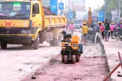 খোঁড়াখুঁড়িতে নাকাল নগরবাসী