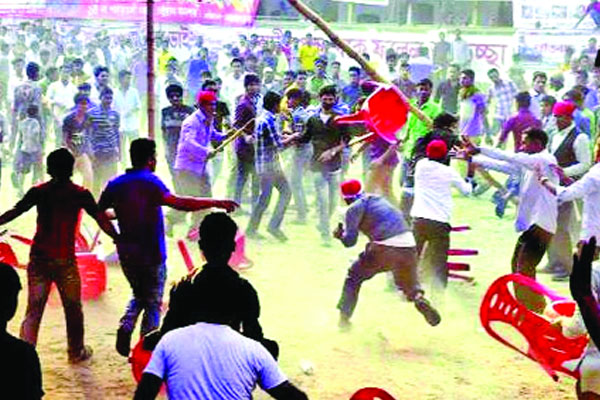 ঘরের কোন্দলে পড়ছে লাশ