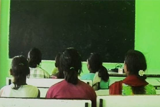 ভারতে ৭০ স্কুলছাত্রীকে নগ্ন করে দেহ পরীক্ষার অভিযোগ
