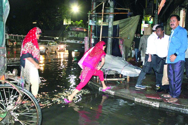 নৌবন্দরে দুই নম্বর সতর্কতা সংকেত