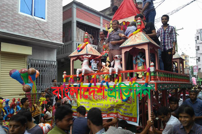 টাঙ্গাইলে উল্টো রথযাত্রার মধ্যদিয়ে উৎসবের সমাপ্তি