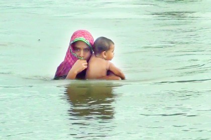 বন্যায় দুর্ভোগ বেড়েই চলেছে