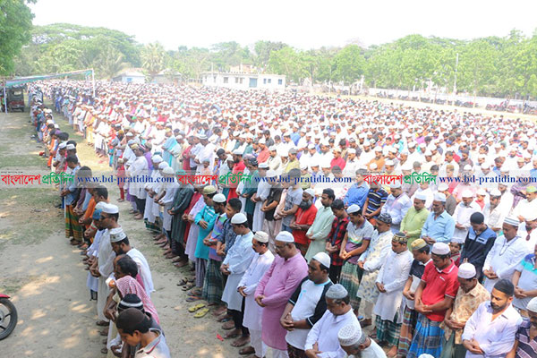 আলিফের জানাজায় মানুষের ঢল