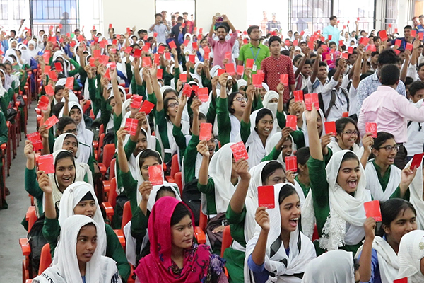 চুয়াডাঙ্গায় বাল্যবিয়েকে লাল কার্ড শিক্ষার্থীদের

