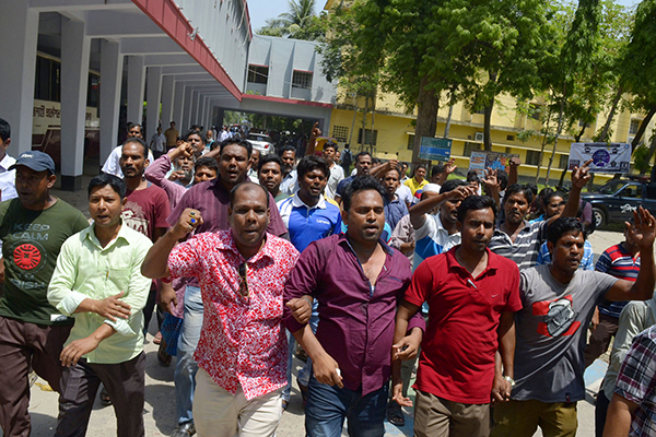 বাসচালক হত্যাকাণ্ডে উত্তাল রুয়েট, সন্দেহভাজন আটক