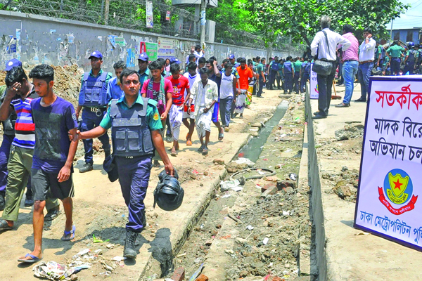 রাজধানীতে সাঁড়াশি অভিযান অব্যাহত, গ্রেফতার ২১৩