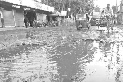 ৪৫ কিমি সড়কের অধিকাংশই বেহাল