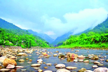 সিন্ডিকেটে থমকে আছে পর্যটন