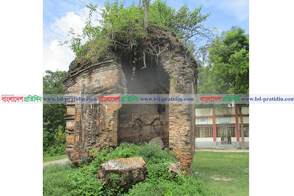 বগুড়ায় ধ্বংসের পথে ২শ' বছরের শিব মন্দির