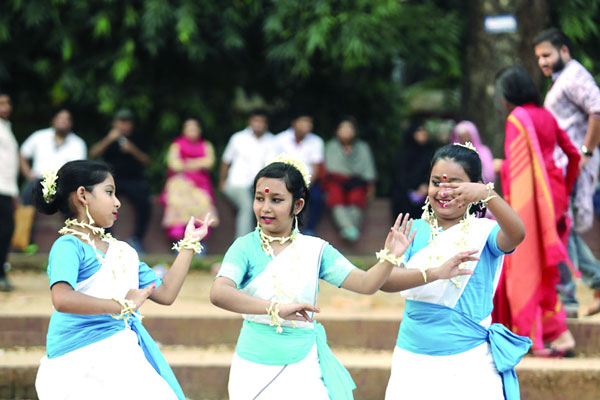 নগরে শরৎ বন্দনা