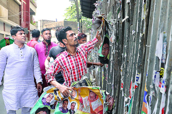 আজ পোস্টার না সরানো হলে আইনি ব্যবস্থা