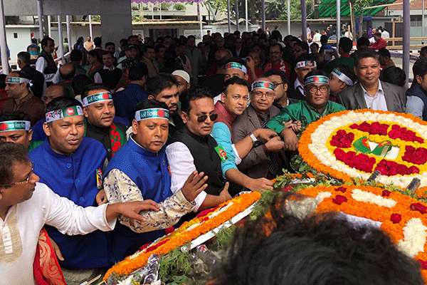 বঙ্গবন্ধুর প্রতিকৃতিতে ইউরোপিয়ান আওয়ামী লীগের শ্রদ্ধা