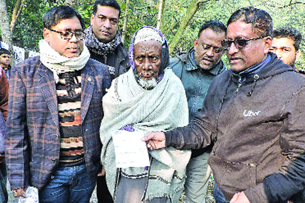 শিখরের পক্ষে প্রচারণায় সাকিবের বাবা