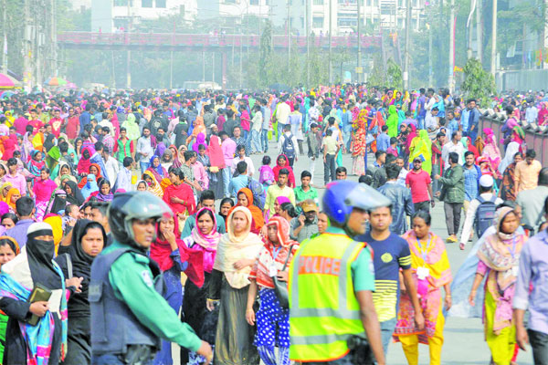 ষষ্ঠ দিনেও রাস্তায় শ্রমিকরা, সংঘর্ষ সাত মামলা