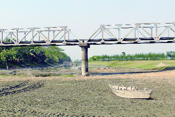 মরতে বসেছে ভুলুয়া নদী