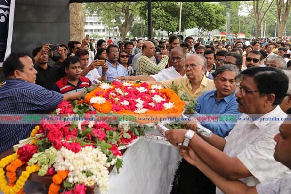 শহীদ মিনারে সুবীর নন্দীর মরদেহ 