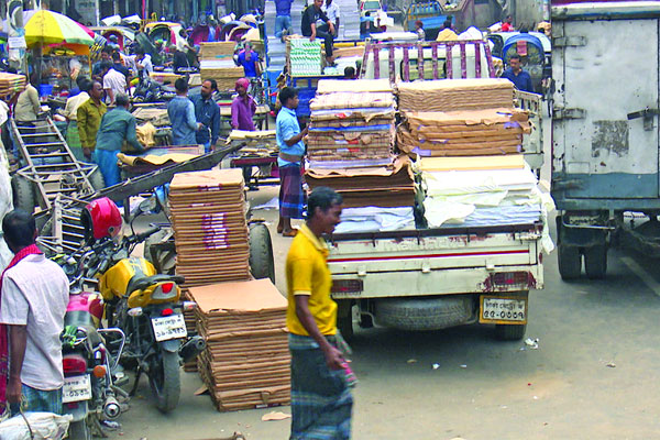 গডফাদারে জিম্মি কাগজ ও বস্ত্রখাত