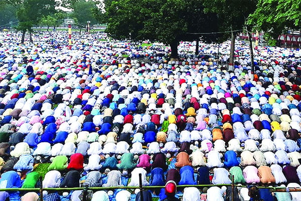 কিশোরগঞ্জের শোলাকিয়ায় ঈদের জামাত