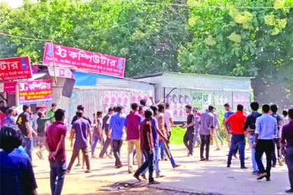 মিষ্টি বিতরণ নিয়ে ছাত্রলীগের দুই গ্রুপে সংঘর্ষ গোলাগুলি