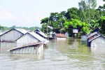 ধেয়ে আসছে বন্যা ডুবছে জনপদ