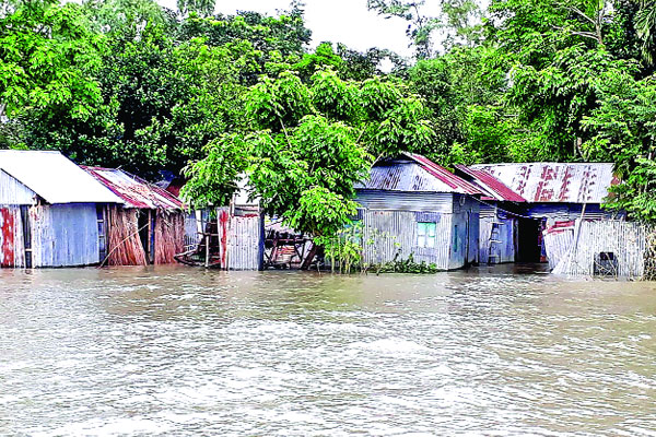 পানির সঙ্গে বাড়ছে দুর্ভোগ