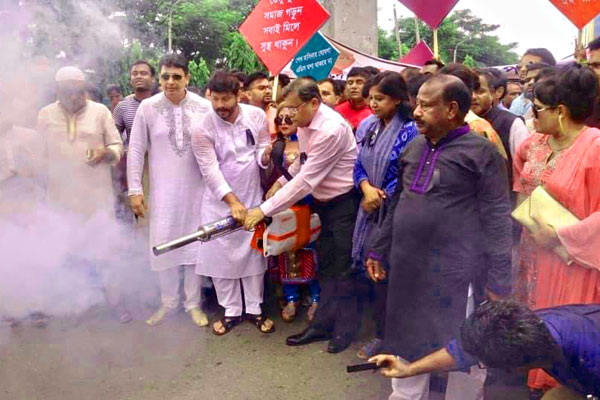 ডেঙ্গু প্রতিরোধে চলচ্চিত্র তারকাদের নিয়ে তথ্যমন্ত্রীর অভিযান