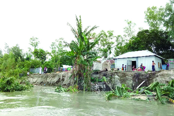 ভাঙনে বিলীন হচ্ছে জনপদ