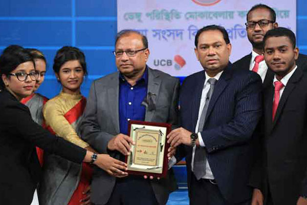 'ডেঙ্গু নিয়ন্ত্রণে অবদান’ রাখায় মন্ত্রী তাজুল ইসলামকে সম্মাননা